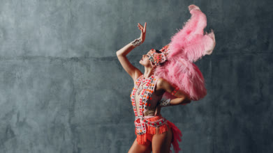 Un cabaret parisien cherche des danseuses